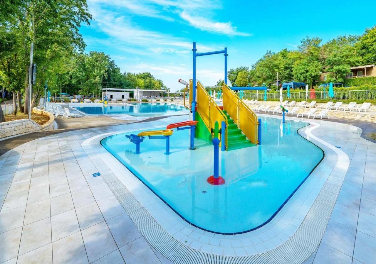 Camping Bijela Uvala - Eurocamp I Homair Πόρετς Εξωτερικό φωτογραφία